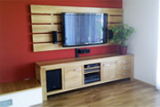 OBÝVAČKY, TV STOLÍKY